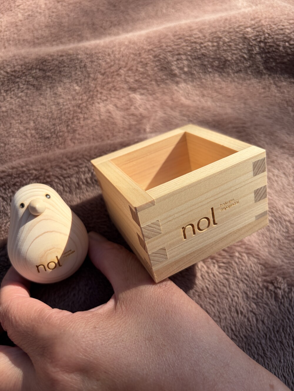 箱根の間伐材を再生利用したオリジナル商品事例