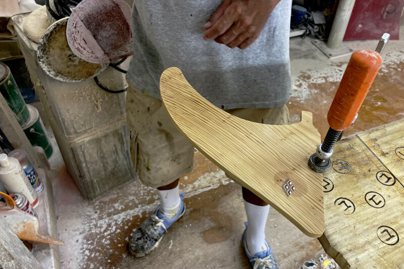 樹齢350年を超える箱根旧街道杉並木の杉でサーフボードのフィンを作るプロジェクト